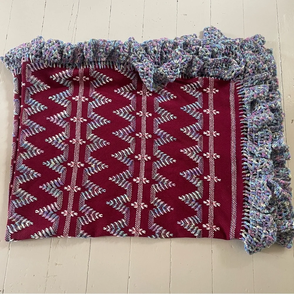 Vintage‎ Crochet Ruffle Hem Handmade Blanket chevron stripe